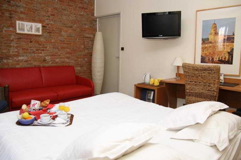 Le Clocher De Rodez Centre Gare Toulouse Rom bilde